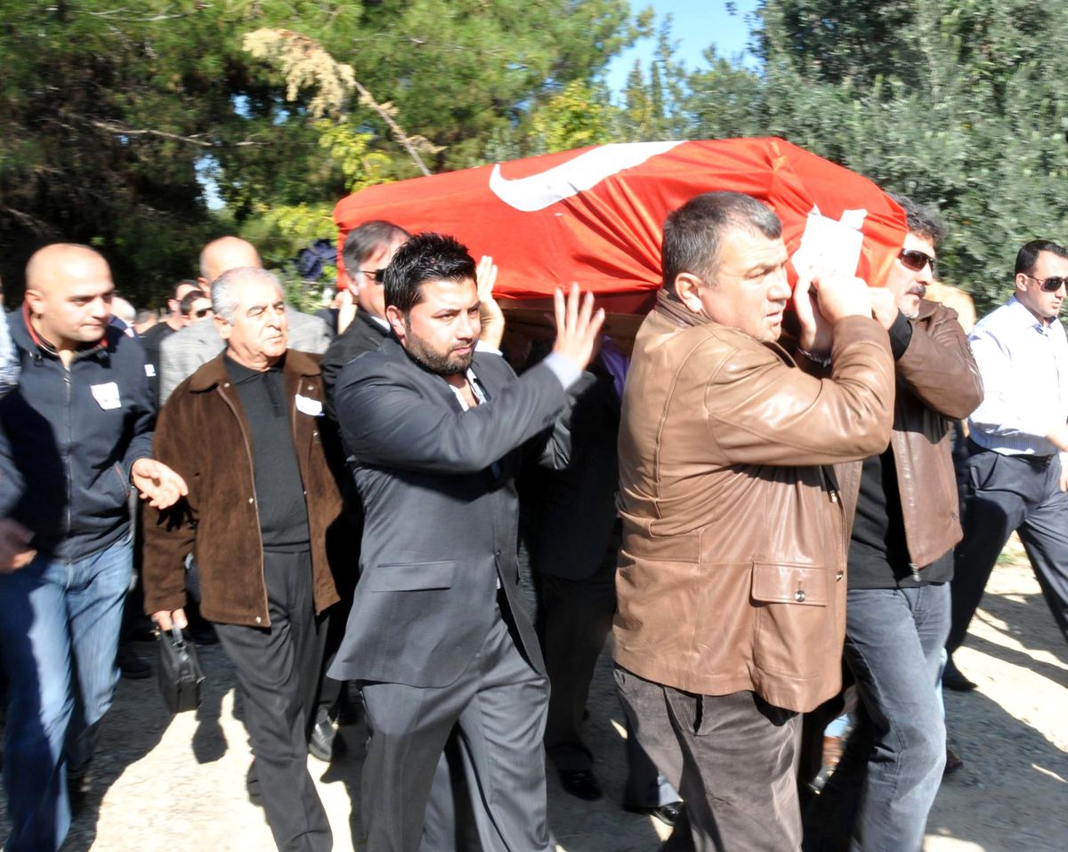 Gözyaşlarıyla Uğurlandı