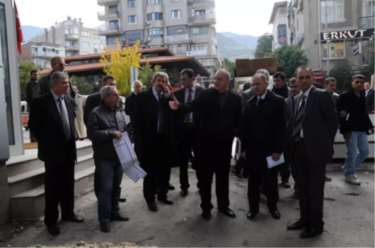 Konuk Caddesi\'nde Hummalı Çalışma