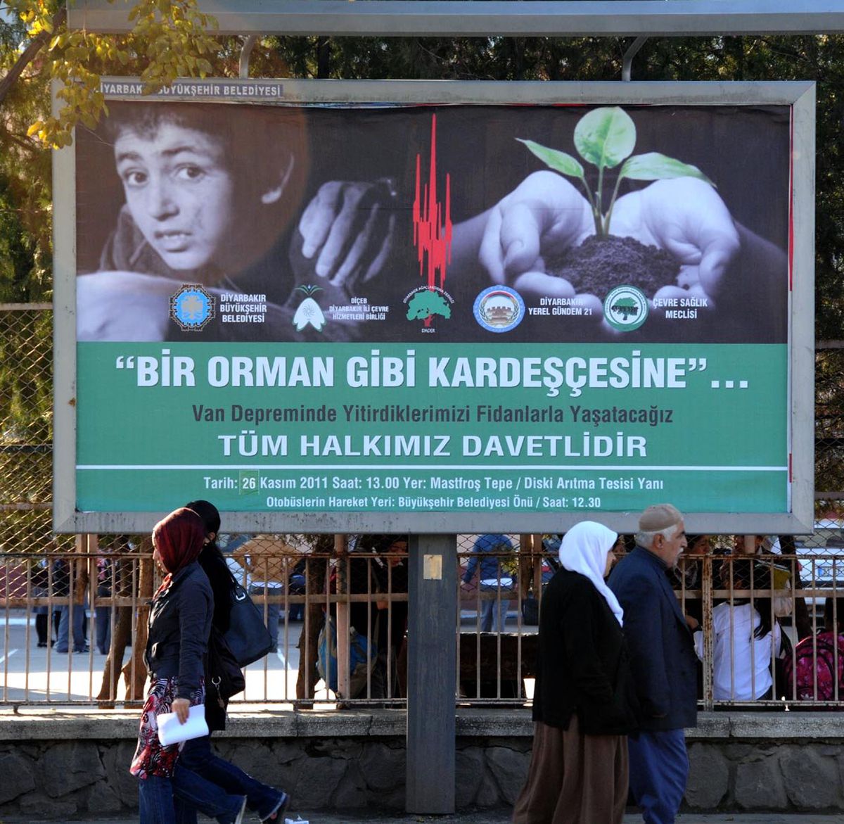 Van Depreminin Simgesi Yunus, Bilboard Afişlerinde