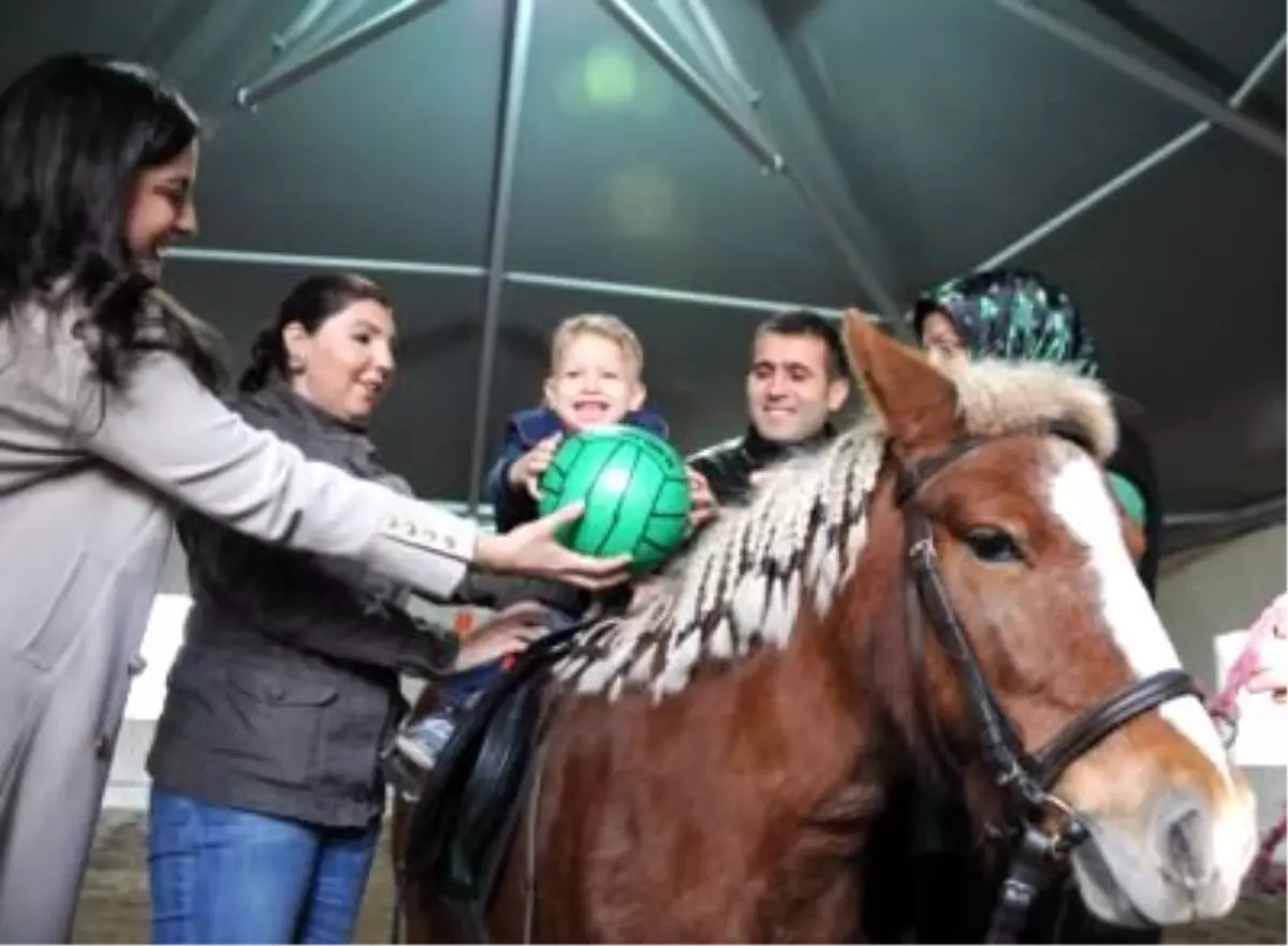 2 Yılda 150 Spastik Çocuk Atla Terapi Yöntemiyle Tedavi Gördü