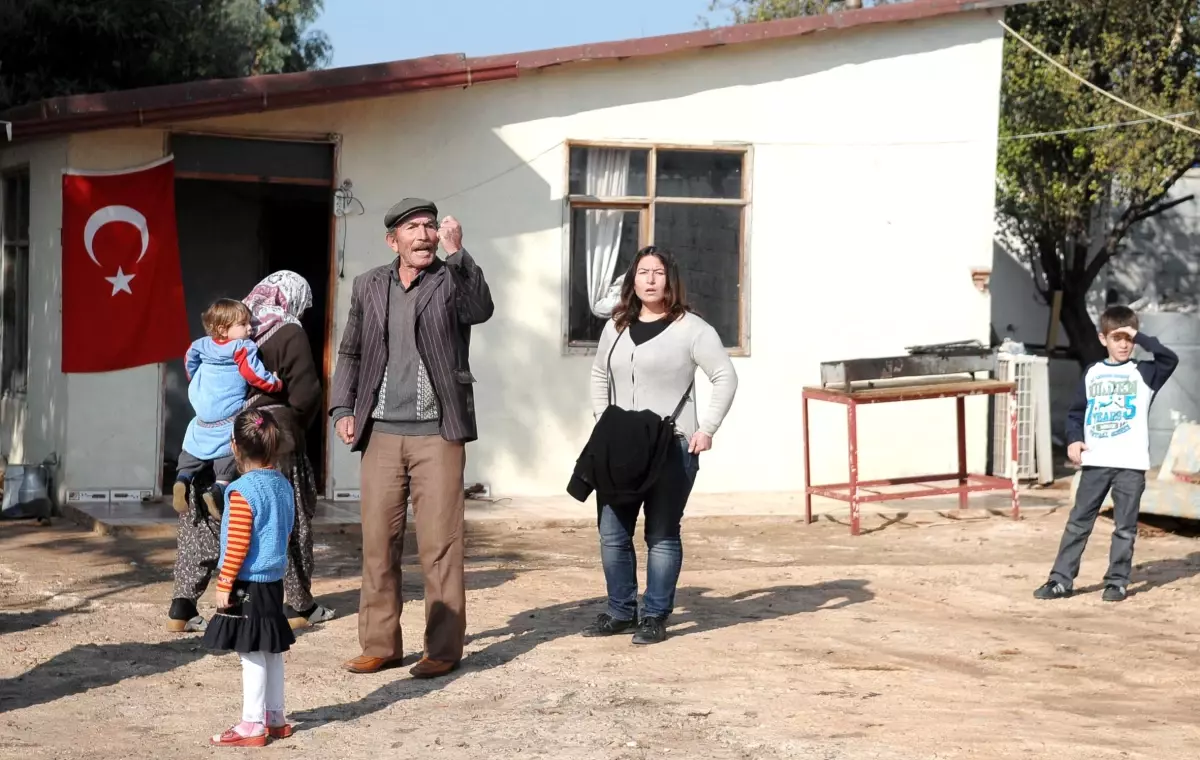 Antalya\'da Gecekondu Yıkımı Sırasında Gerginlik