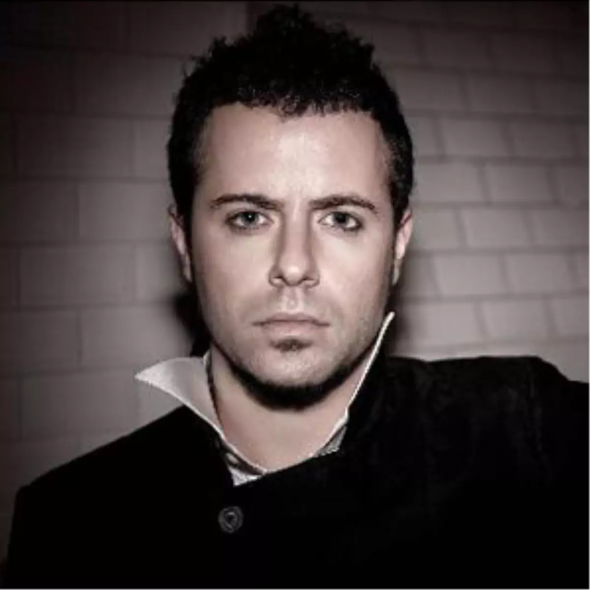 \'bir Teselli Ver\'i Seslendirecek