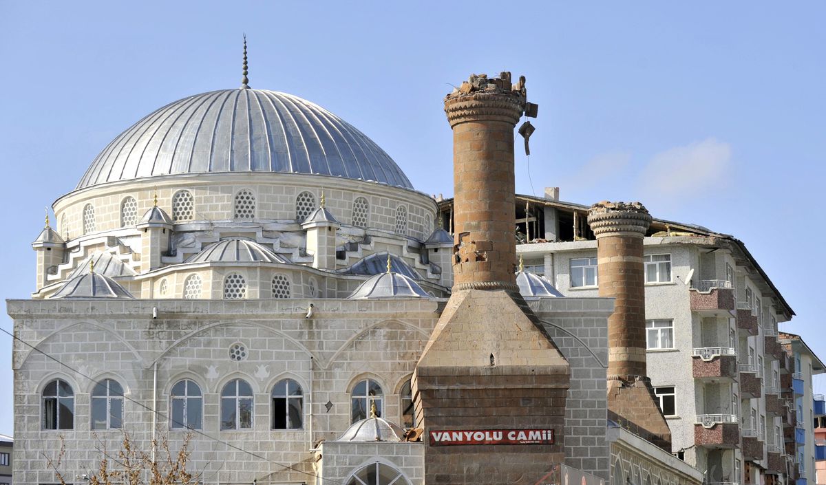 Camii Minarelerine Özel Yıkım