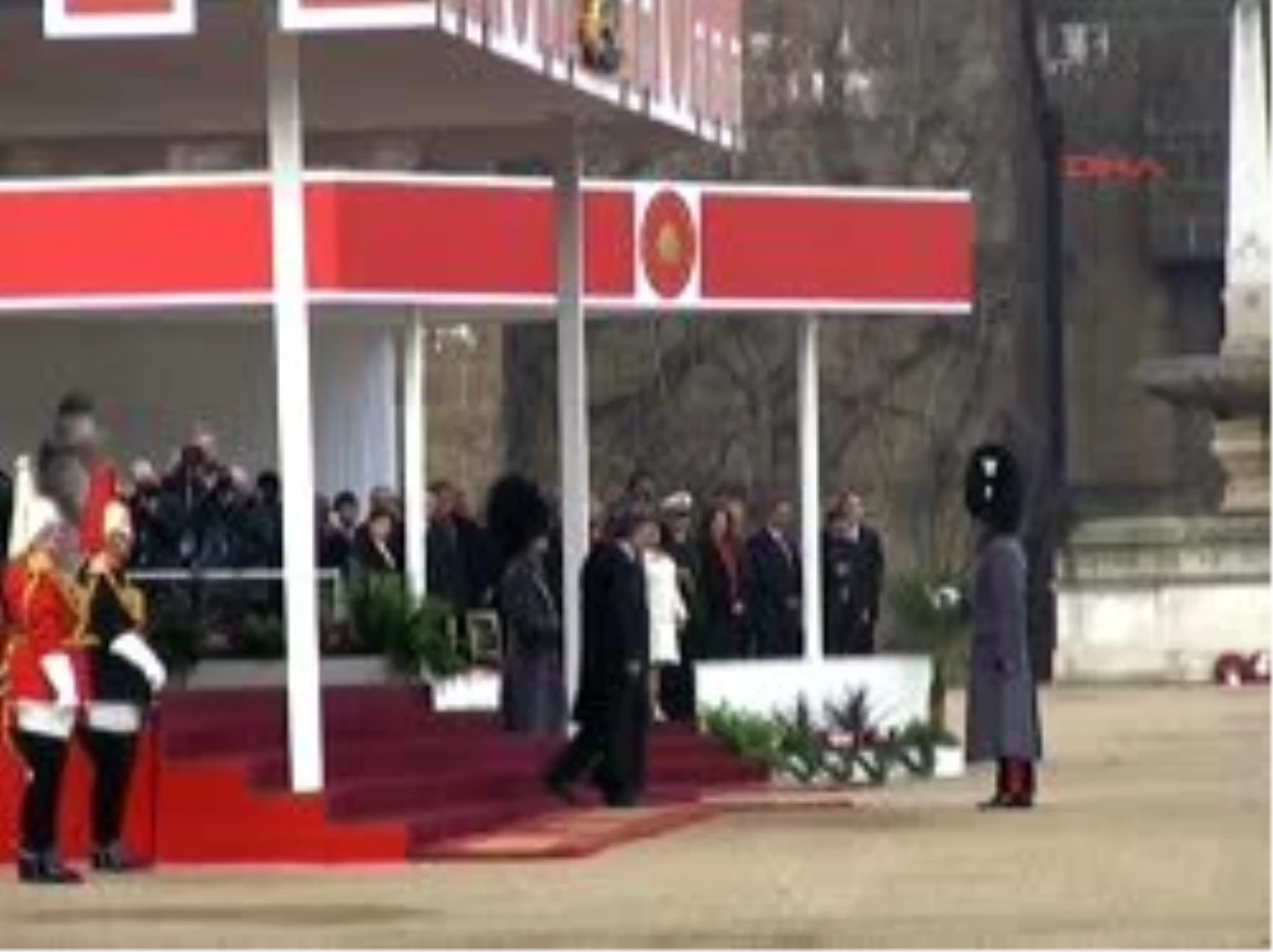 Cumhurbaşkanı Gül, İngiltere\'de Resmi Tören ile Karşılandı Ek Foto