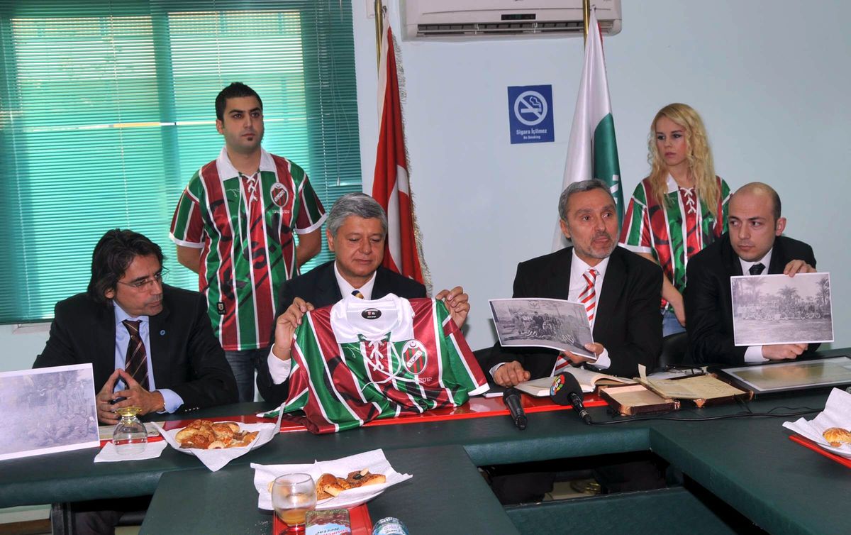 Karşıyaka Formasında Ata'nın İmzası