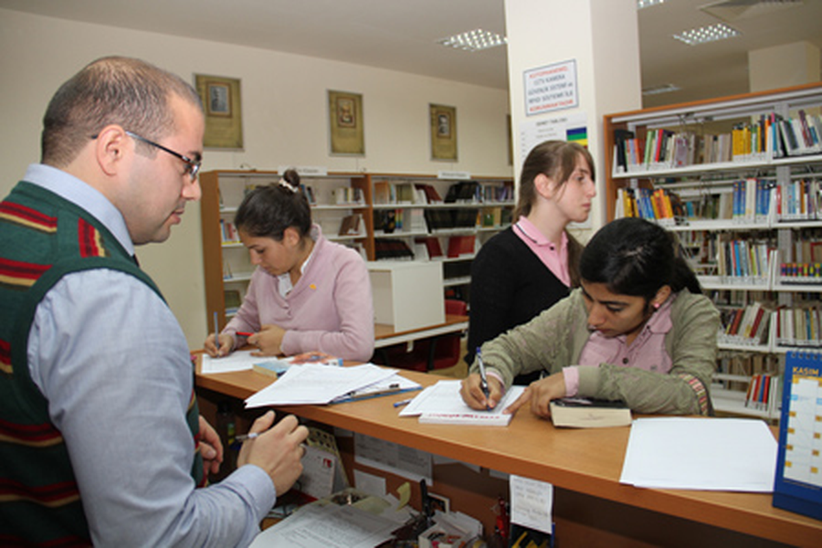 Sultanbeyli Kütüphanesini Çok Sevdi