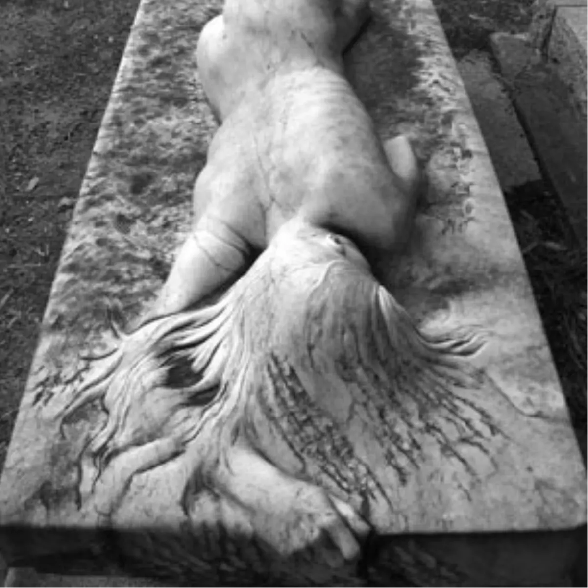 Vietnam\'da Ev Fiyatına Mezarlık