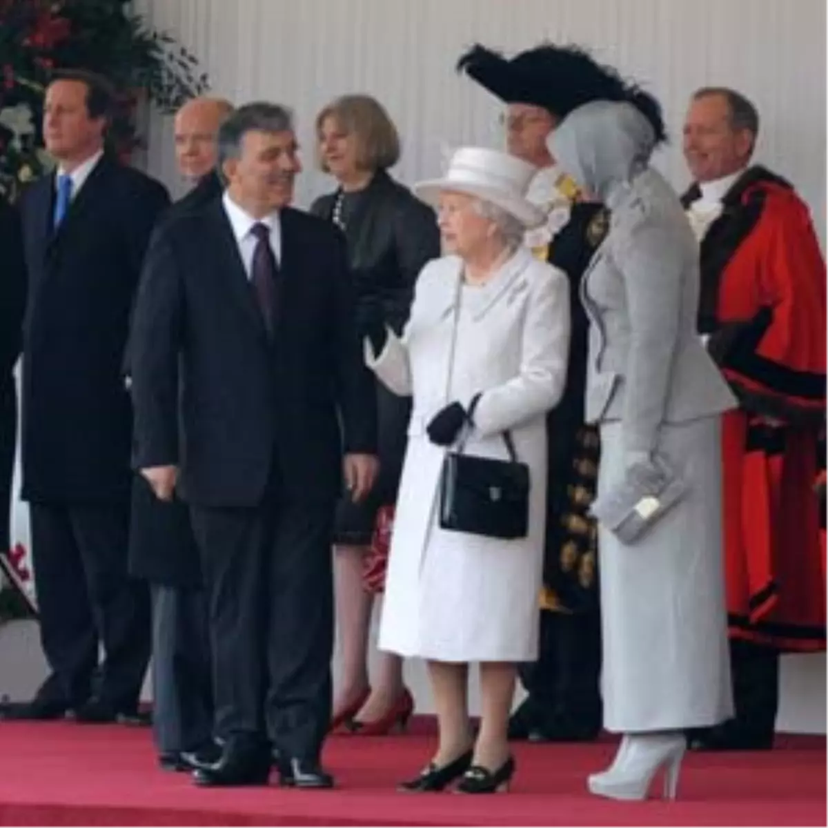 Bayan Gül Kraliçeyi Endişelendirdi