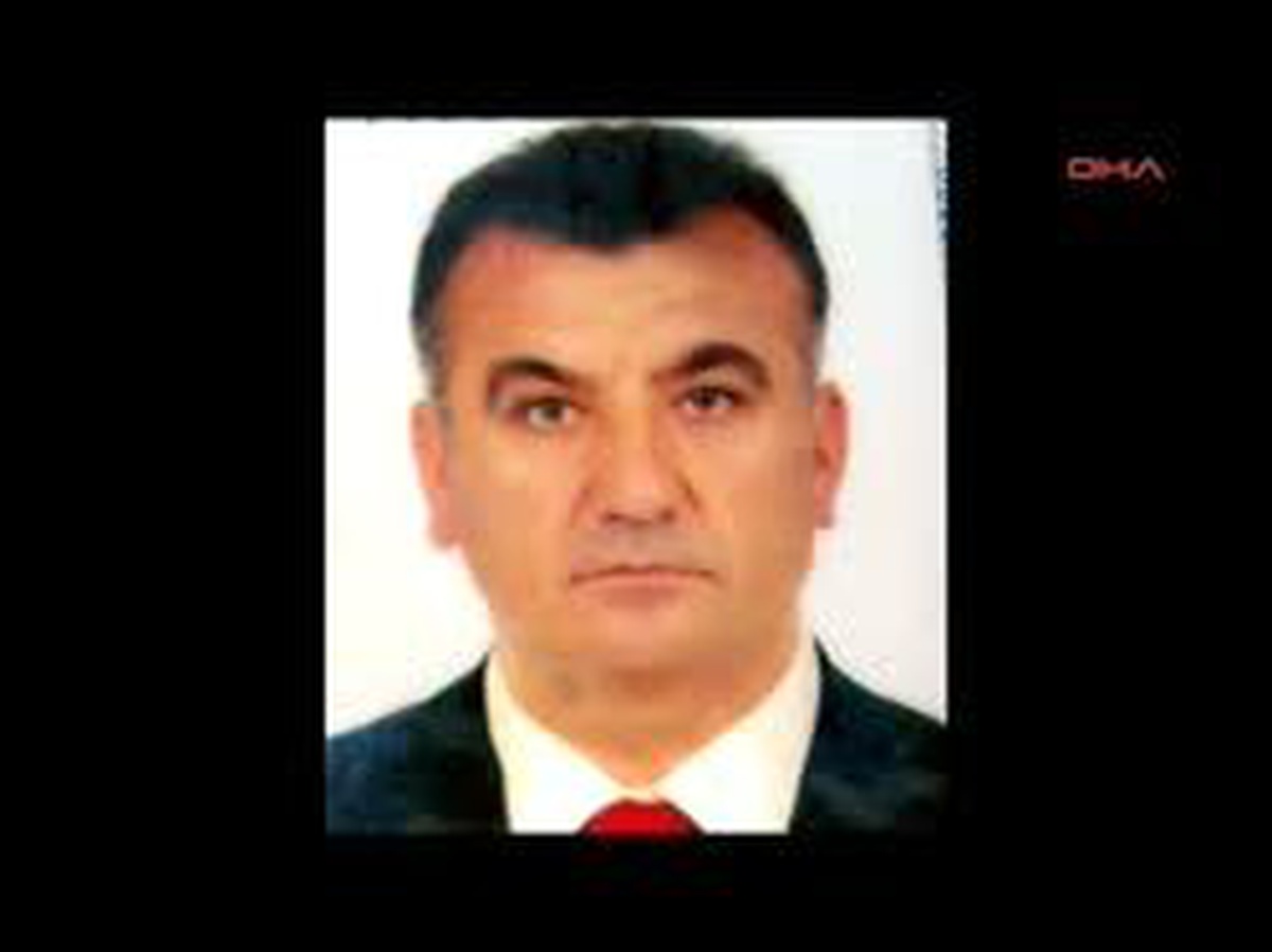 Çorum'da 'sis' Kazası 2 Ölü Çorum'un Osmancık İlçesi'nde Aşırı Sis Nedeniyle Ters Yola Giren Otomobil ile Yolcu Otobüsü Çarpıştı. Kazada Otomobilde Bulunan İki Kişi Hayatını Kaybetti.