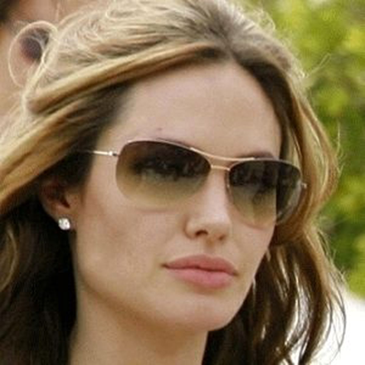 Jolie Genç Yaşta Ölmediğine Seviniyor