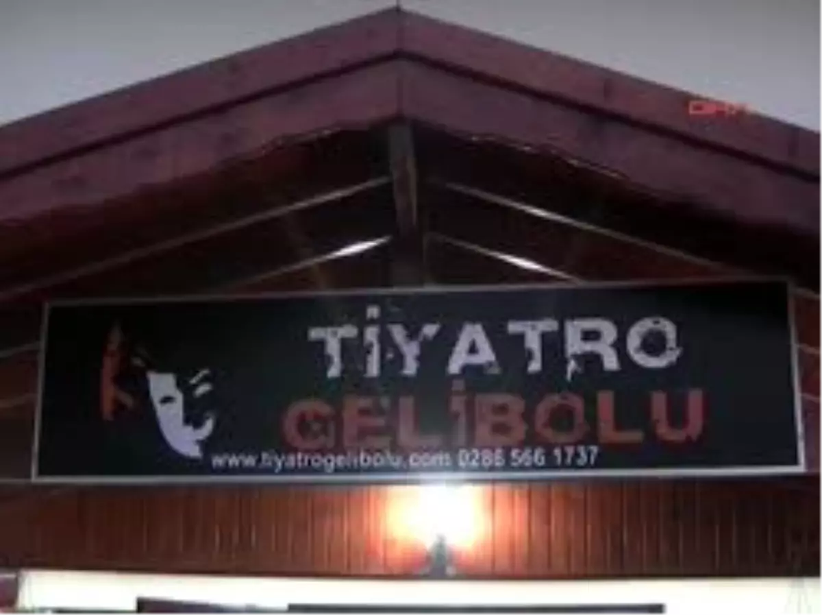 Tirbuşon, Gelibolu\'da Tiyatroya Hayat Veriyor