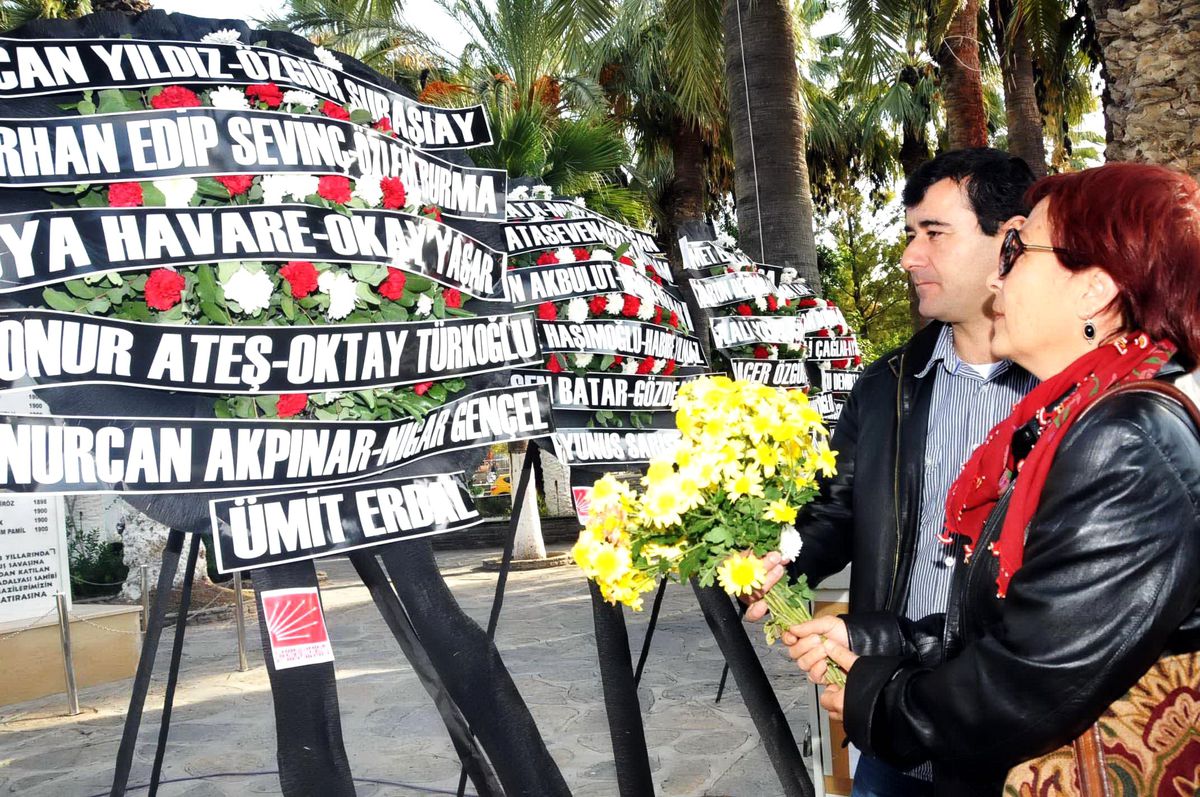Van'daki Depremde Ölen Öğretmenler Bodrum'da Anıldı