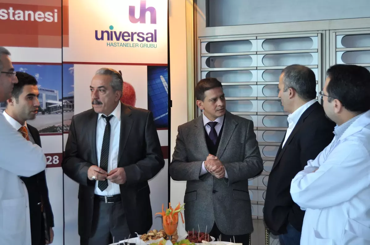 Universal Hastanesi Sanatçıları Ağırladı