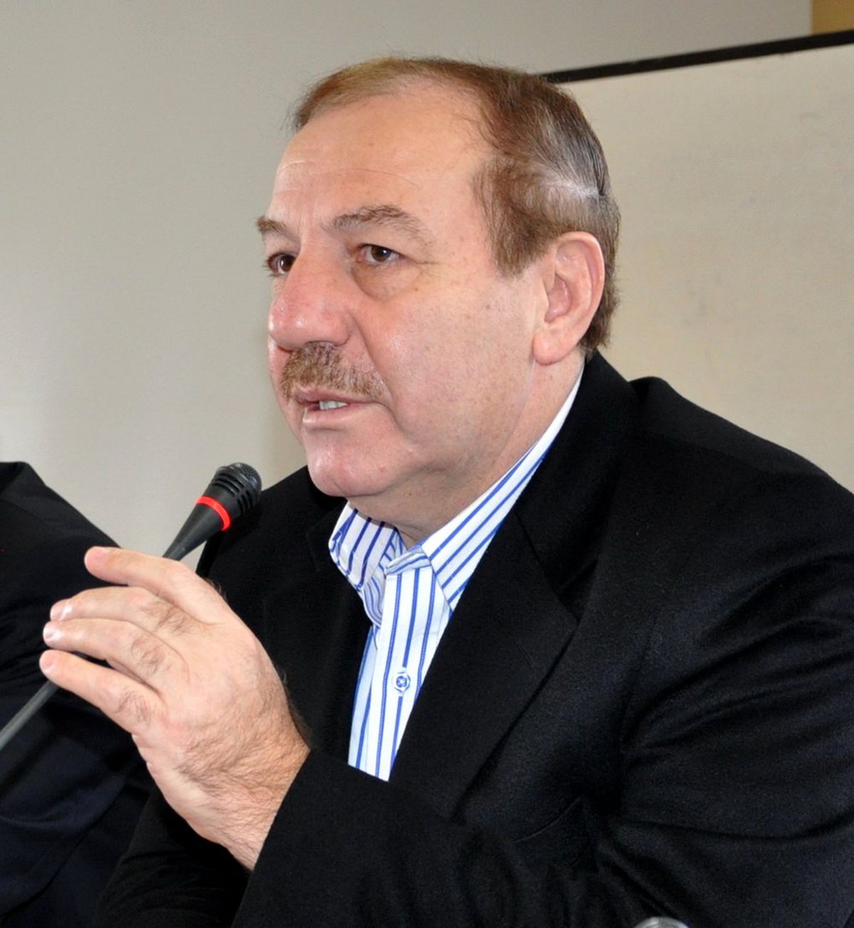 AK Partili Kadıoğlu: Heykel Yerine Yurt Yaptırsaydınız