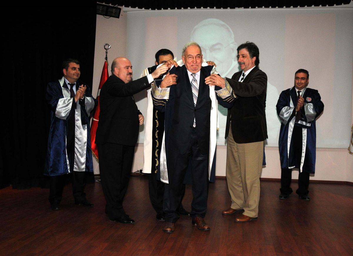 Çomü'den Şair-Yazar Hilmi Yavuz'a Fahri Doktora Unvanı