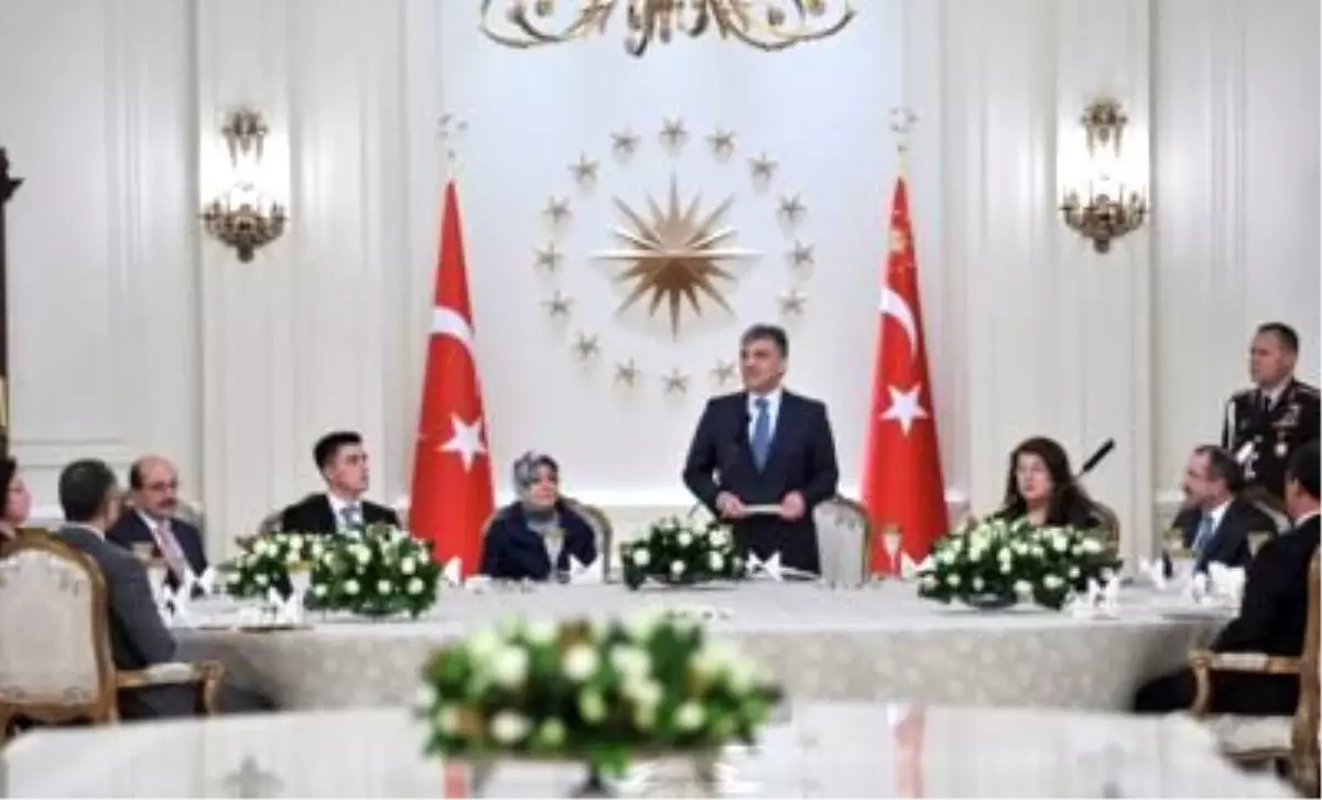 Cumhurbaşkanı Gül 81 İlden Gelen Öğretmenlerle Bir Araya Geldi