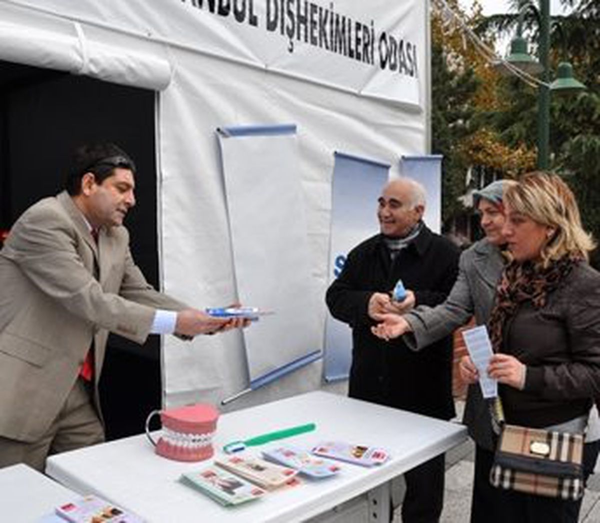 Dişçiler Herkesi Fırçaladı