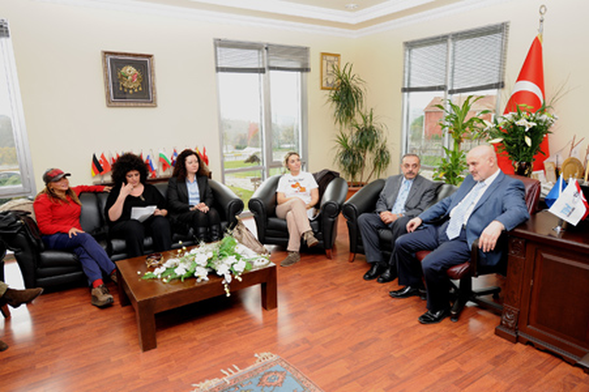 Evcimik ve Hayvanseverlerden Çelikbilek'e Ziyaret
