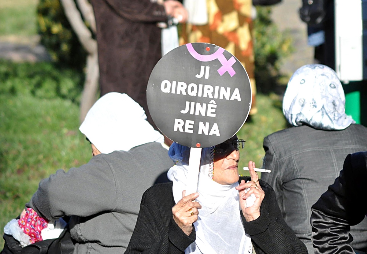 Kadına Şiddeti Protesto Yürüyeşü Yaparken Apo Sloganları Attılar