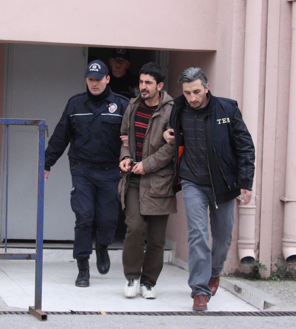 Kocaeli'de Örgüt Üyeliğinden Gözaltına Alınan 13 Şüpheli Adliyede (2)