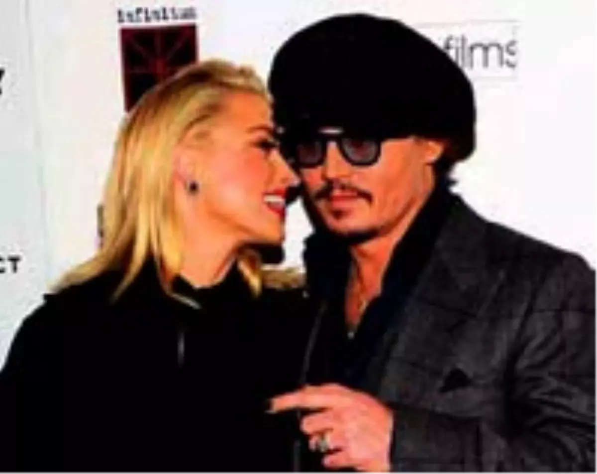 Depp ve Paradis'nin Arasına Amber Girdi