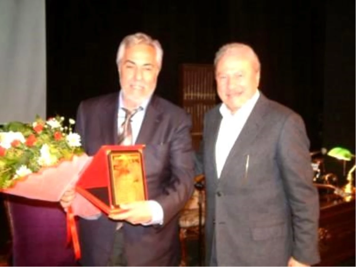 \'dianisos\' Ödülleri Nihat Behram ve Rutkay Aziz\'e Gitti