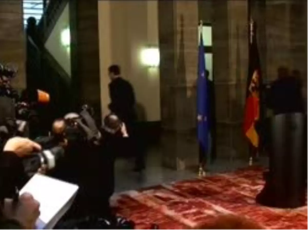 Guttenberg'in Siyaset Yolu Yeniden Açıldı