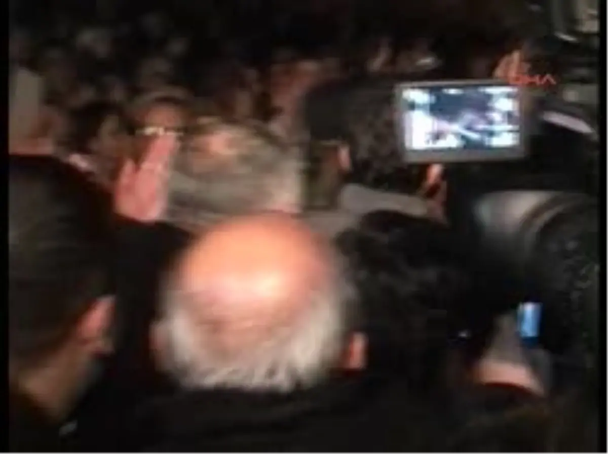 İzmir 1 15 Kişi Tutuksuz Yargılanmak Üzere Serbest Bırakıldı İzmir Büyükşehir Belediyesi Operasyonunda 19 Kişi Daha Adliyeye Sevk Edildi" Haberine Ek