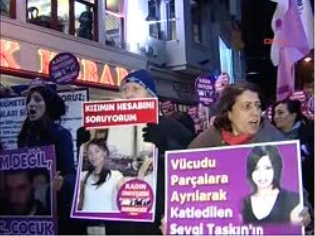 Kadına Karşı Şiddet Protesto Edildi Kadına Karşı Şiddetti Protesto Eden Yaklaşık 500 Kadın Taksim Meydanı\'na Yürüdü. Yürüyüşe Birçok Ünlü İsimde Destek Verdi.