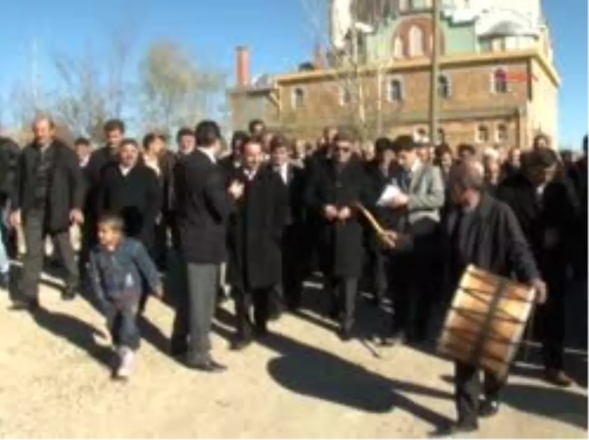 Törene Katılan Ermeni Asıllı Bazı Vatandaşlar Gözyaşlarını Tutamadı.