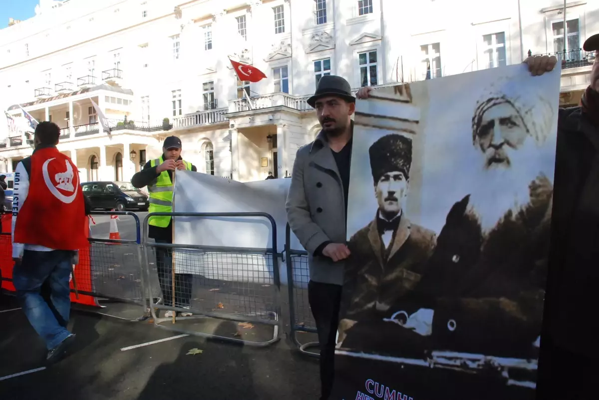 Londra\'da Türk\'ler, Teröre Karşı Yürüdü