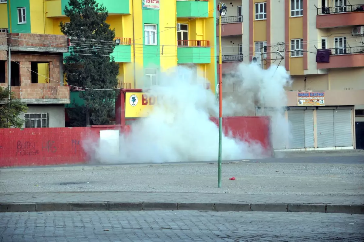 Cizre'de Polisin Attığı Gaz Bombası Okulun Bahçesine Düştü