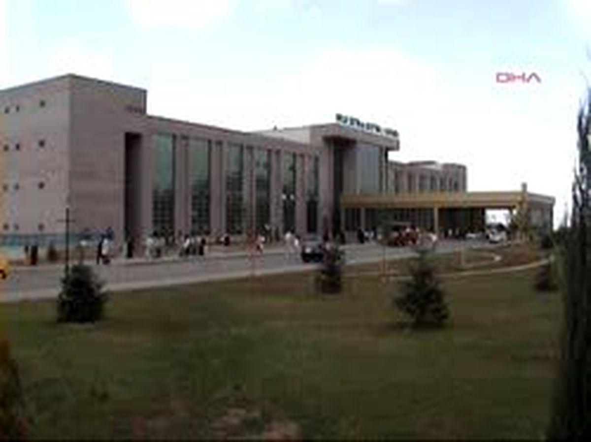Erzurum ) Aşırı Dozda İlaç Kullanımı 3 Doktoru Ölüme Götürmüş