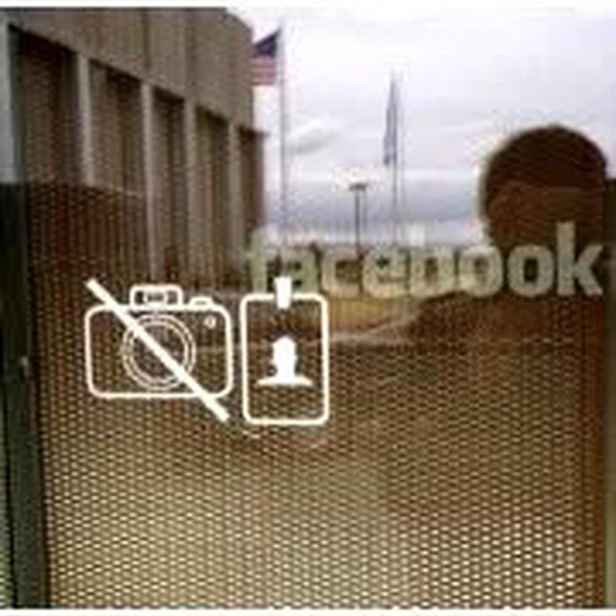 İnşaat İşçisinden Facebook'a Darbe