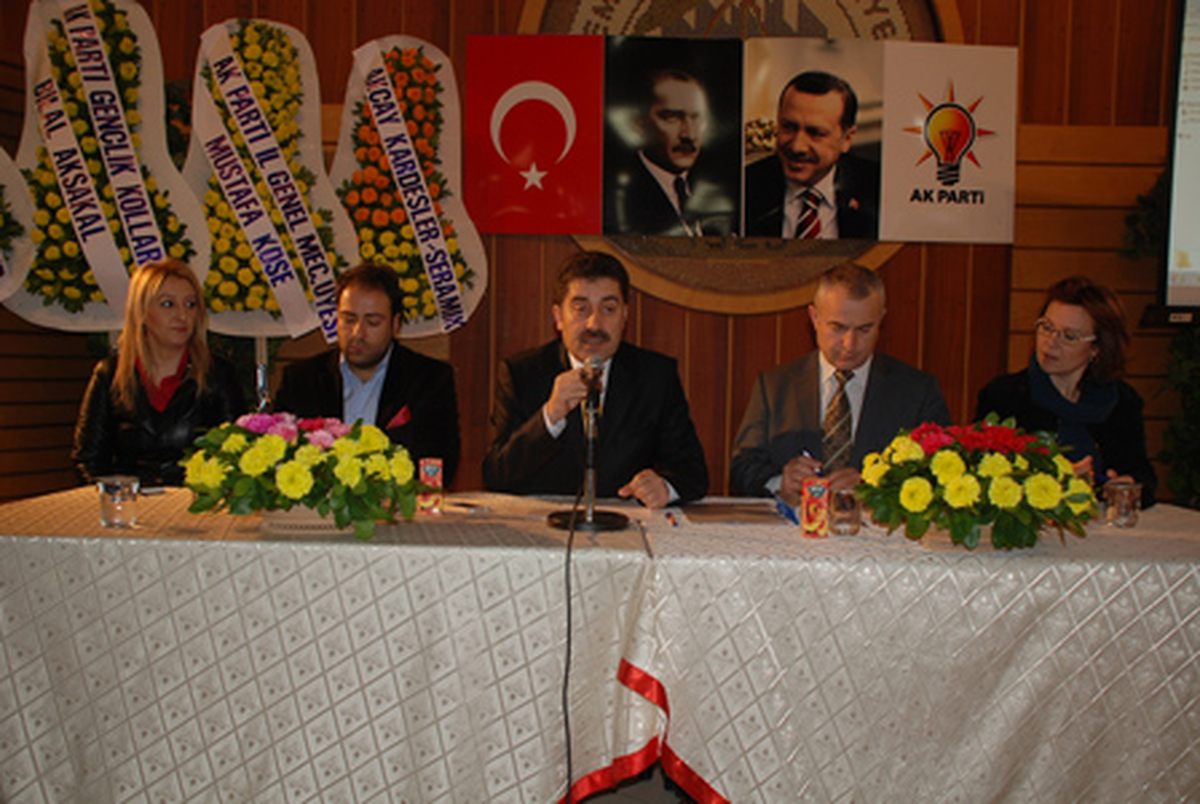 Kemalpaşa ve Bornova'da Başkanlar Güven Tazeledi