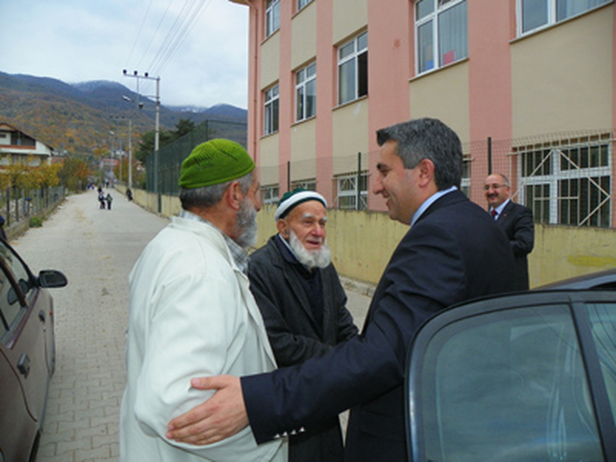 Makam Aracını Durdurdu