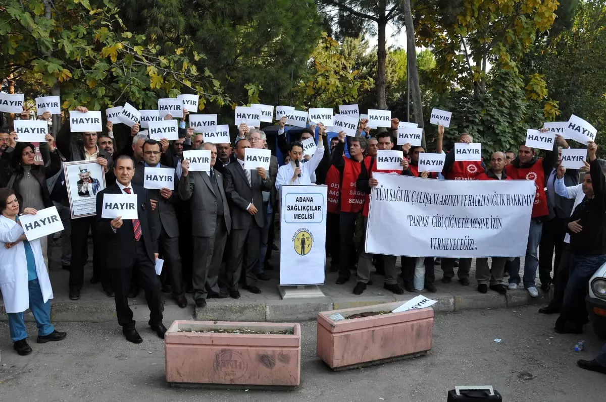 Sağlıkçılardan Kanun Hükmünde Kararname Protestosu