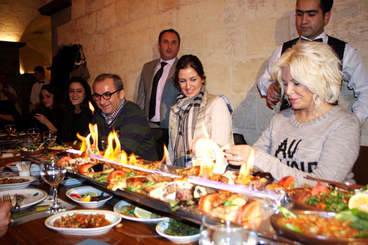 Ajda Pekkan'a Alevli Kebap Sürprizi