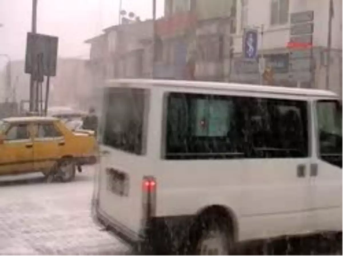 Ardahan'da Kar Yağışı Etkili Oluyor