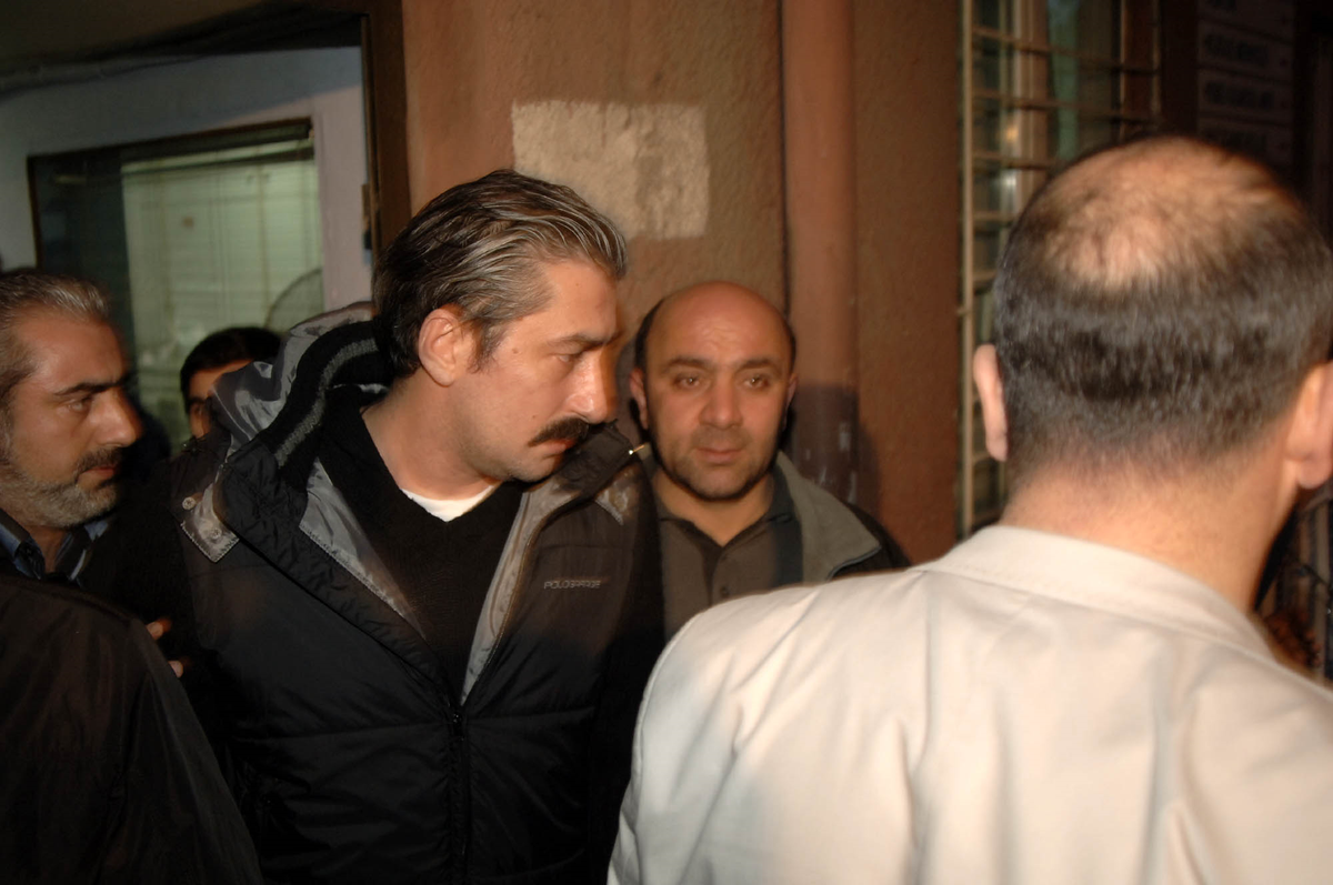 Ek- İzmir'deki Suç Örgütü Soruşturması: Petekkaya ile San Serbest