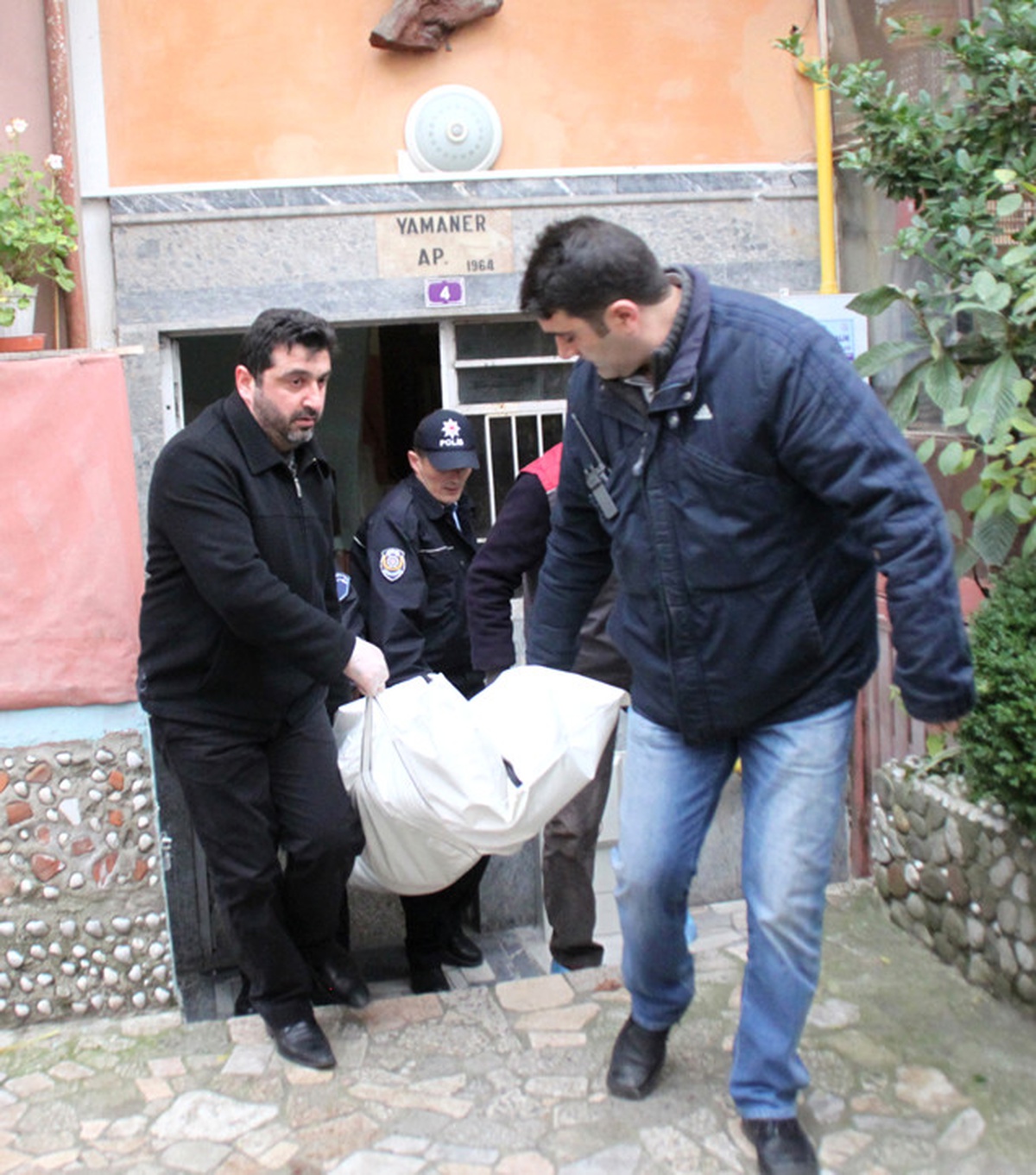 İnşaat İşçileri Sobadan Sızan Gazdan Zehirlenip Öldü