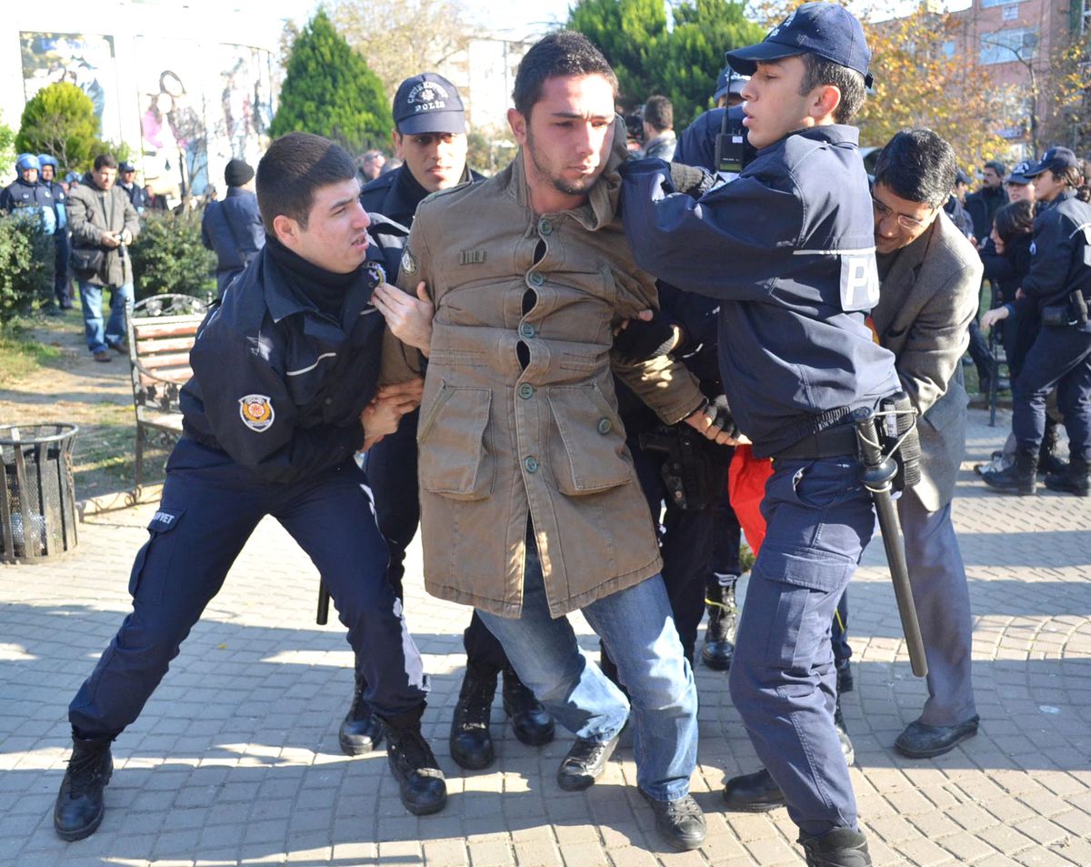 İzmit'te 'füze Kalkanı' Protestosuna 6 Gözaltı