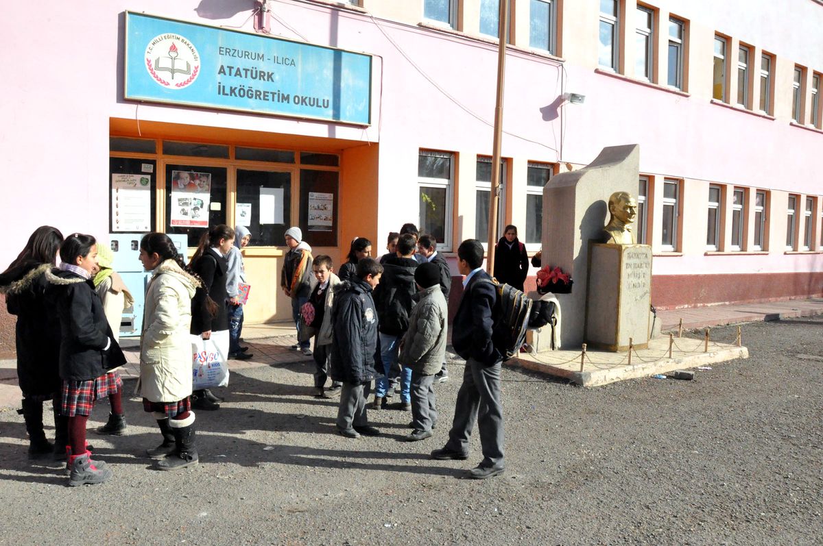 Öğretmen Servis Minibüsü TIR'la Çarpıştı
