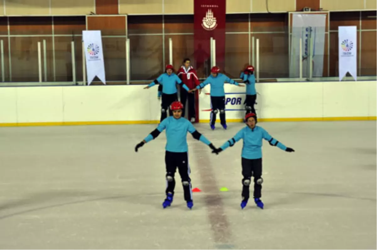 Özürlü Bireylerin Buz Pateni Gösterisi