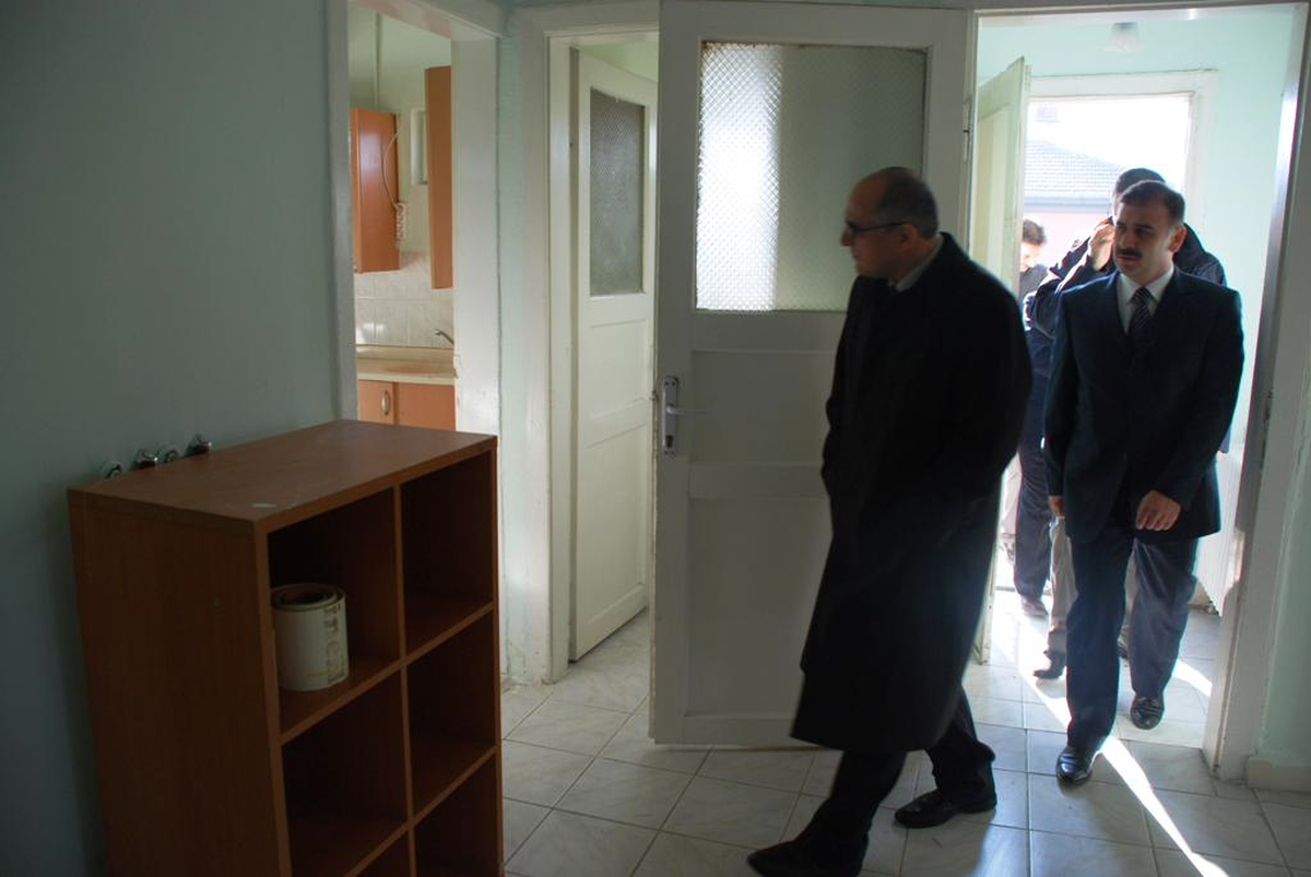 Vali Özçimen'den Depremzedelere Ziyaret
