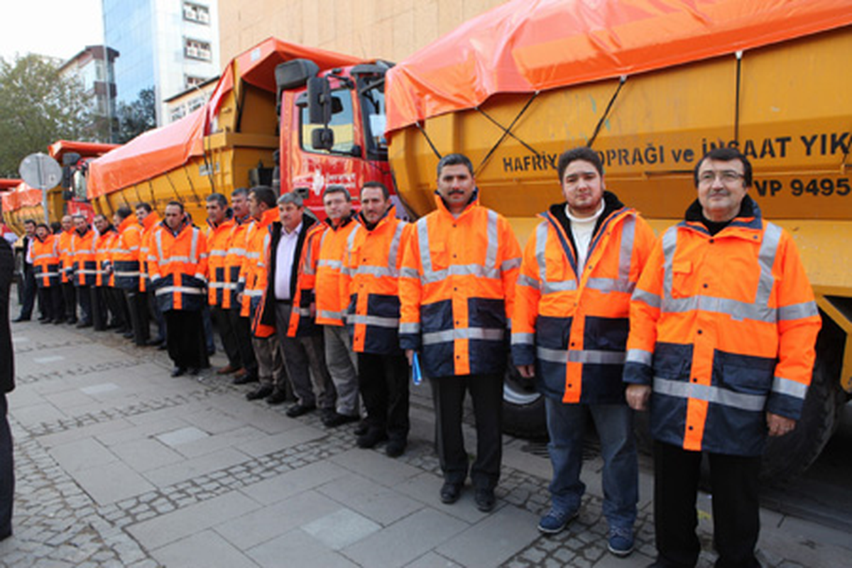 Van'a 6 Kamyon Yardım Daha 

