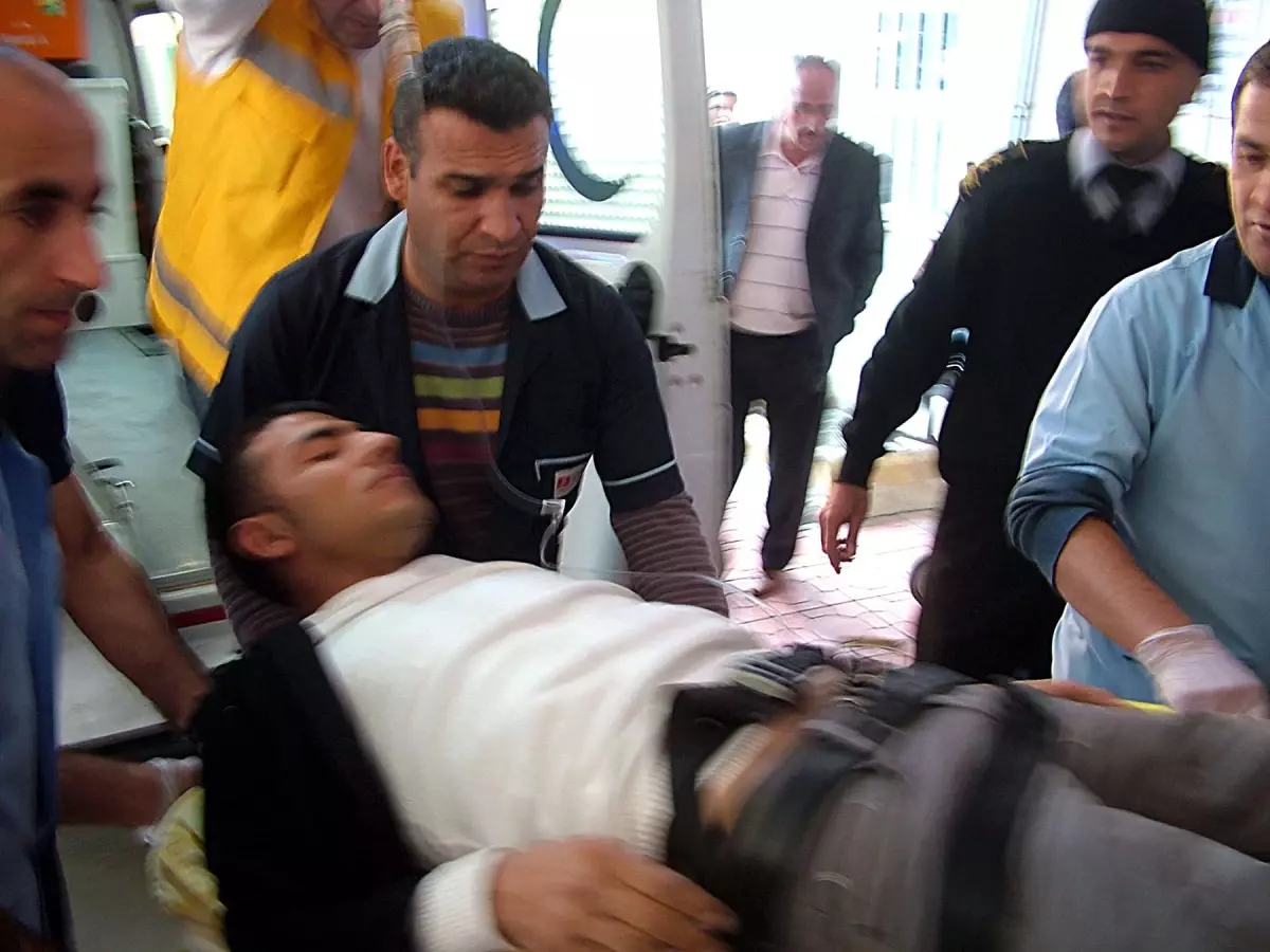 Yolcu Otobüsü Akaryakıt Yüklü Tır\'a Çarptı: 6 Yaralı