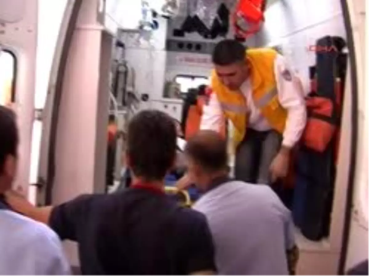 Yolcu Otobüsü Tır\'a Çarptı 6 Yaralı