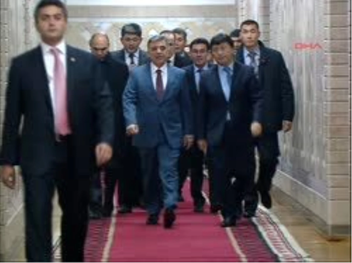 Cumhurbaşkanı Gül Kırgızistan Cumhurbaşkanı Otunbayeva ile Görüştü