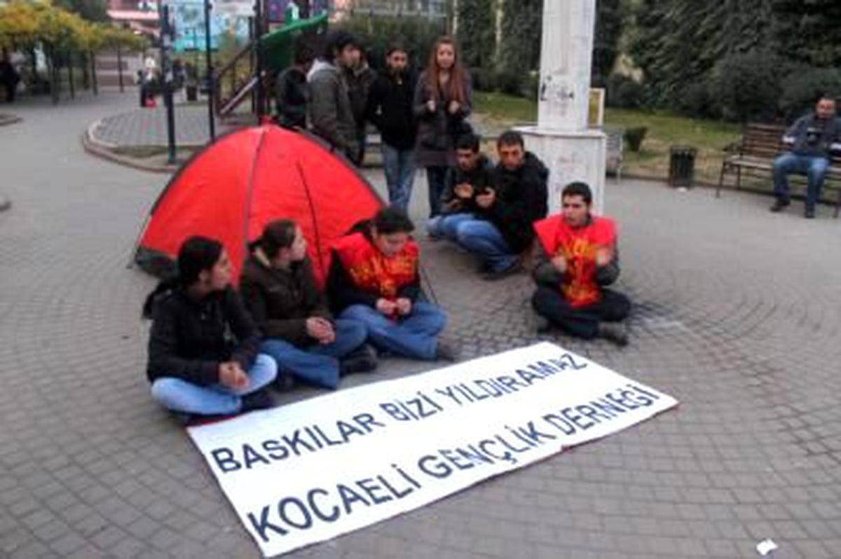 Gözaltıları Protesto Eden 11 Liseliye Karga Tulumba Gözaltı